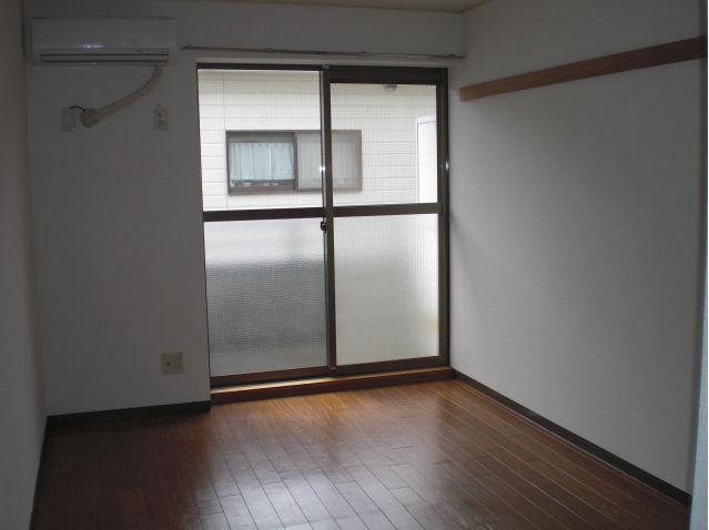 アーバンライフの居間・リビング|フローリングでお掃除ラクラク♪(同一仕様写真)