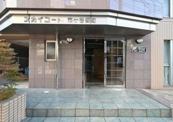 スカイコート市ヶ谷柳町のエントランス