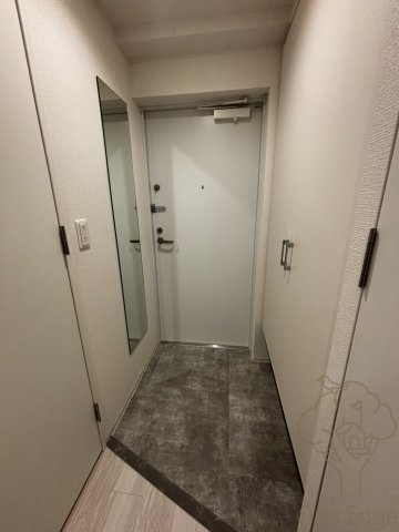セレニテ東梅田アリエの玄関