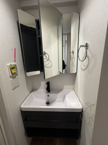 セレニテ東梅田アリエの独立洗面台