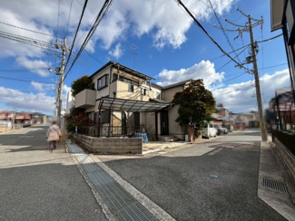 【前面道路含む現地写真】 | 池田下町　中古戸建 | 全居室６帖以上のゆとりある住まい！のびのび新生活をここではじめませんか♪