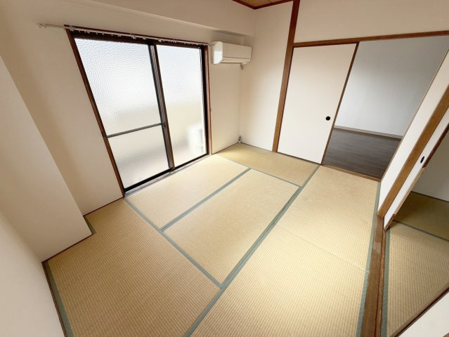 アルファビルの内装