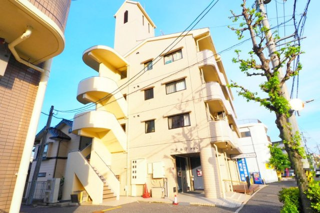 アルファビルの外観