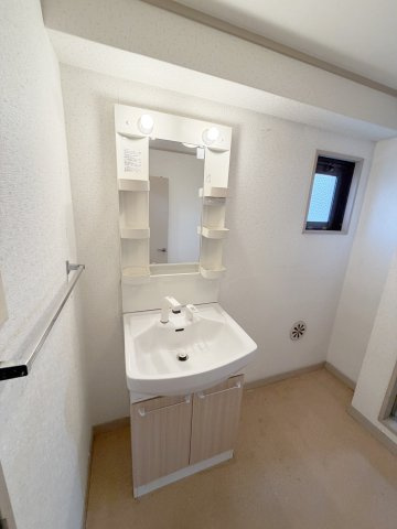 アルファビルの洗面所