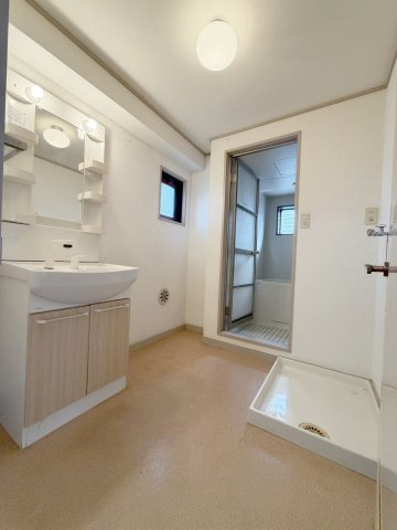 アルファビルのその他