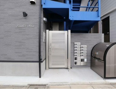 【エントランス】 | エスカリエ・ブルー