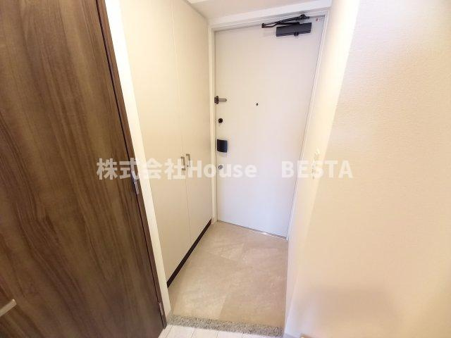 エステムコート神戸湊町の玄関