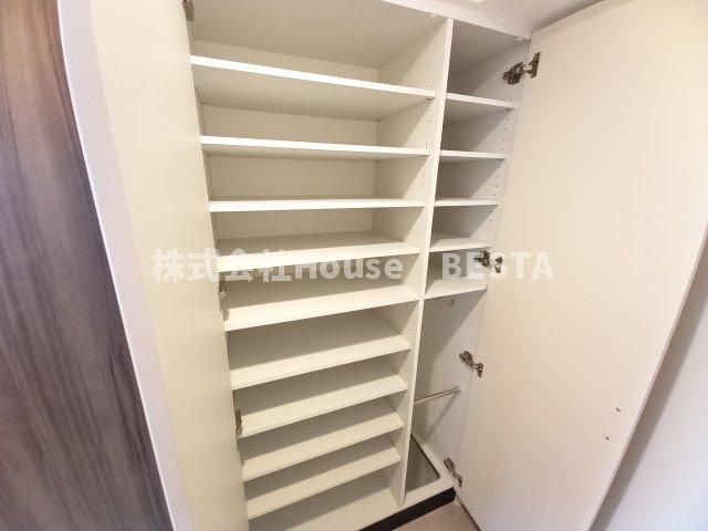 エステムコート神戸湊町の収納