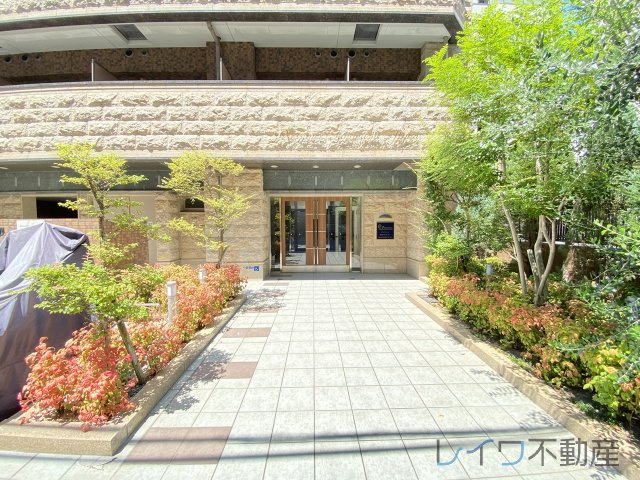 プレサンス谷町アルファのエントランス