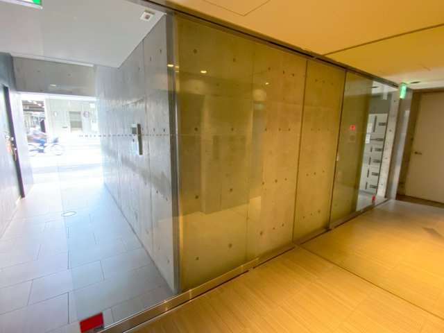 ロイヤルメゾンMINAMI　SENBAのエントランス