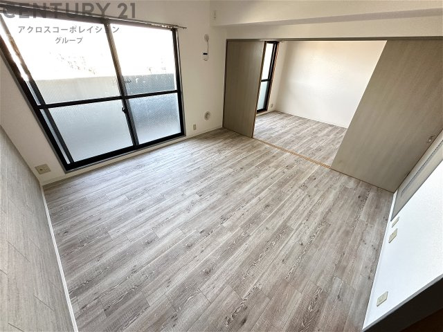 床色が落ち着いた色合いで綺麗です♪