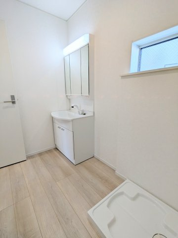 葛飾区東堀切２丁目の新築戸建の独立洗面台|～洗面化粧室写真～