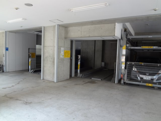 【駐車場】