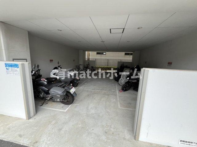 セレニテ京橋クレアの駐車場