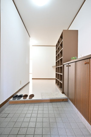 【玄関】 | ルミナス東浦和 | ※家具・小物はイメージです