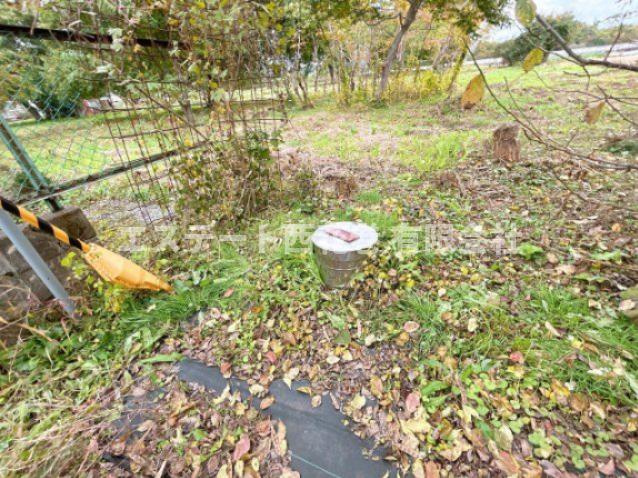 石鳥谷町好地　倉庫の庭