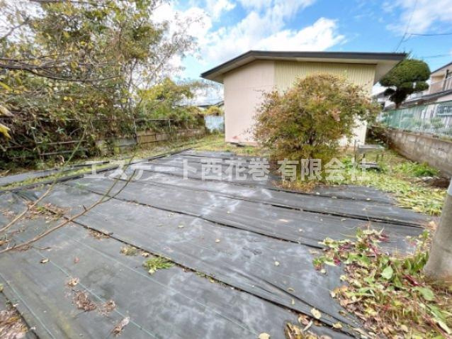 石鳥谷町好地　倉庫の庭