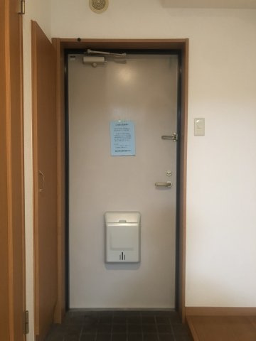 調布市多摩川３丁目の賃貸マンションの玄関
