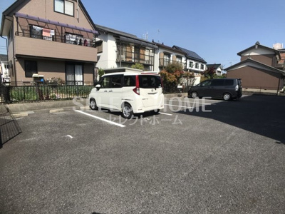 【駐車場】 | ハピネス西之坊 | 駐車場があるので、車を買う予定の方も安心です