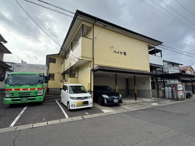 想定年間賃料468万　想定利回り12.31％　木造アパートの外観