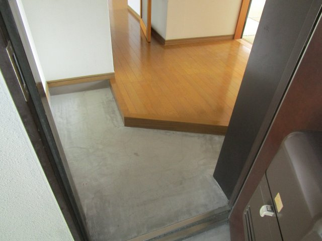 パルヴィレッジ四軒町の玄関
