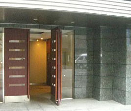 レジディア神田岩本町のエントランス