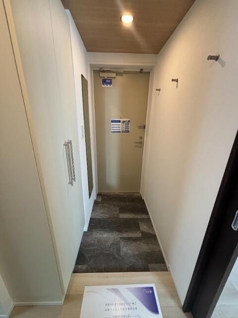 レジディア神田岩本町の玄関