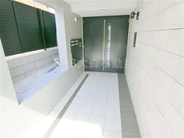 CASA PIAZZAカーサピアッツァ西蒲田のエントランス|防犯カメラTVモニター付オートロック宅配BOXメールBOX　エントランス