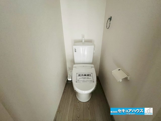 【今からご案内可能】刈谷市野田町　全3棟のトイレ|【高機能トイレ】
◆高機能トイレの多くは便器のフタの開閉が自動であり、使用後に手動で水を流す面倒もなく非常に便利です。スタイリッシュな見た目で、お掃除しやすく、節水効果が高いです。