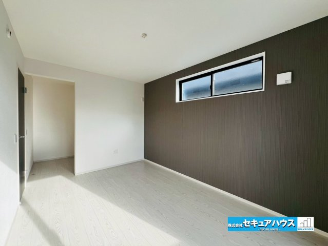 【今からご案内可能】刈谷市野田町　全3棟のその他|【洋室】
◆広々とした居住空間は日々の暮らしを彩り、心のやすらぎと満足感を与えてくれます。通風と採光を考慮した設計は子供たちはのびのび育ち、家族でくつろぎと団らんを生み出します。