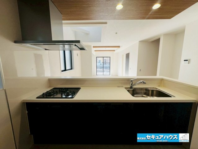 【今からご案内可能】刈谷市野田町　全3棟のキッチン|【キッチン】
◆同時にたくさんの料理が調理できる。「焼く・蒸す・煮る」の工程を同時進行で進めることができるので、料理を素早く作ることができます。育児でバタバタ忙しいママに嬉しい♪