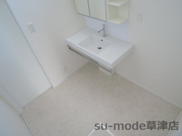 【洗面所】 | 今宿2丁目戸建 | コンパクトで使いやすい洗面所