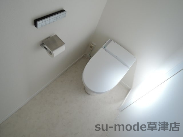 【トイレ】 | 今宿2丁目戸建 | 落ち着いた色調のトイレです