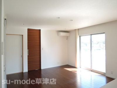 【居間・リビング】 | 今宿2丁目戸建 | ゆったり過ごせるリビングです