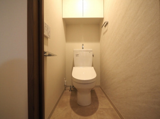 【トイレ】 | S-RESIDENCE松屋町asence | 落ち着いた色調のトイレです