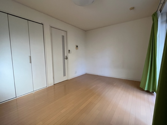 府中市朝日町２丁目のアパートの居間・リビング