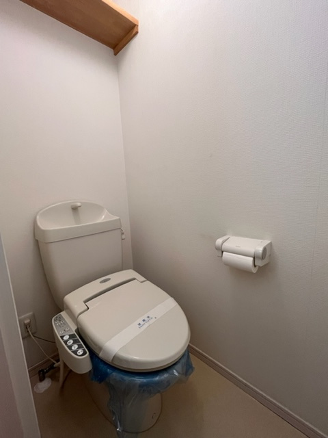 府中市朝日町２丁目のアパートのトイレ