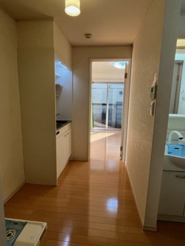 府中市朝日町２丁目のアパートの居間・リビング