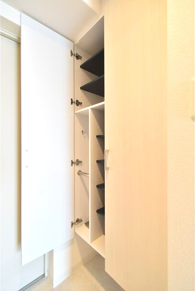 アドバンス新大阪ラシュレの収納