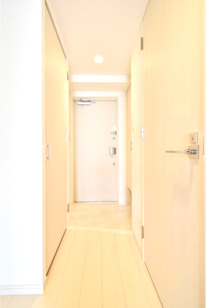 アドバンス新大阪ラシュレの玄関