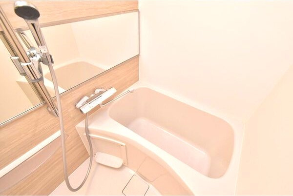 アドバンス新大阪ラシュレの浴室