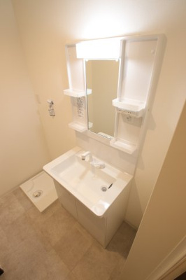 【独立洗面台】 | East Garage Place
