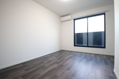 【洋室】 | East Garage Place