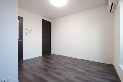 【洋室】 | East Garage Place