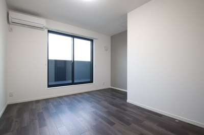 【洋室】 | East Garage Place