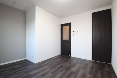 【洋室】 | East Garage Place