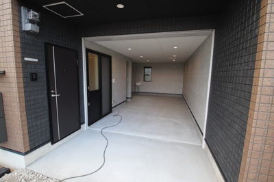 【駐車場】 | East Garage Place