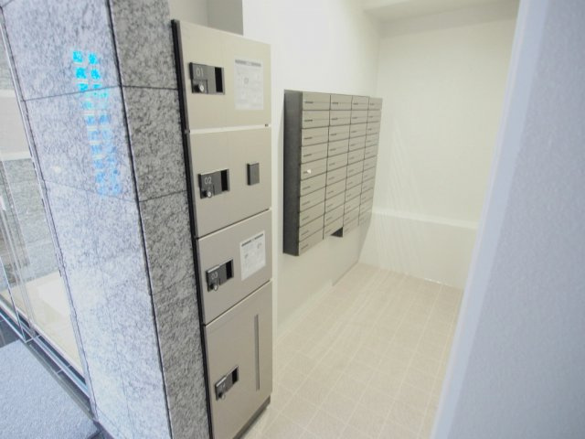 プランドール古市のエントランス