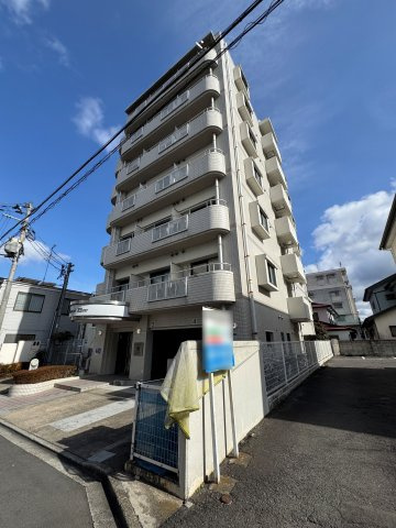 想定年間賃料42.0万　想定利回り30.0％　RC造の外観