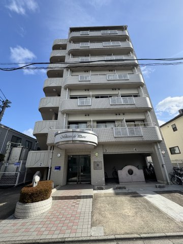 想定年間賃料42.0万　想定利回り30.0％　RC造の外観